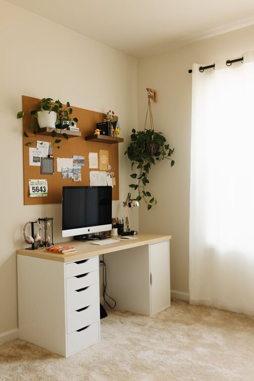 How to Create a Cozy and Functional Home Office Space
